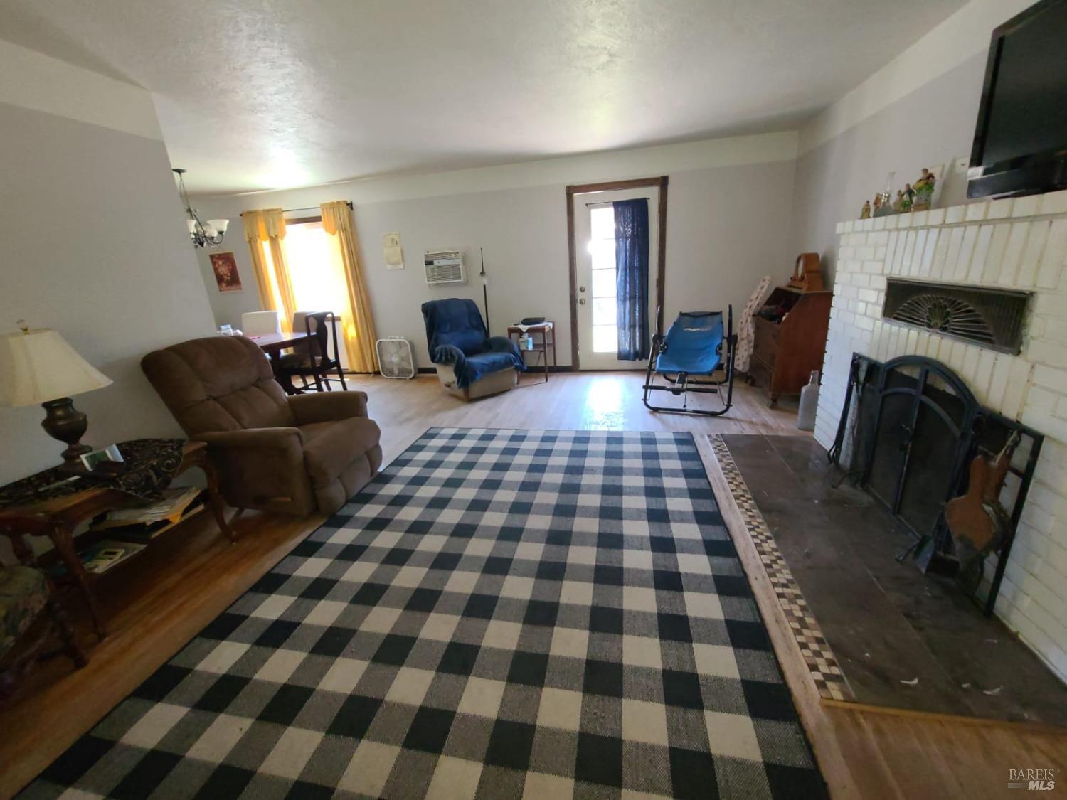 76275 Perry Street Covelo CA 95428