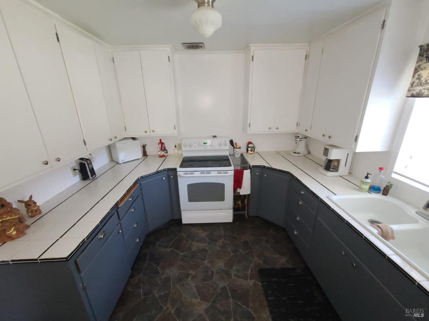 76275 Perry Street Covelo CA 95428