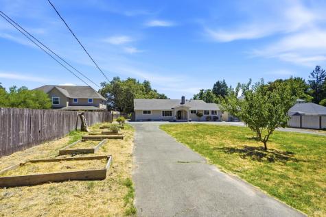 8511 Sonoma Avenue Sebastopol CA 95472