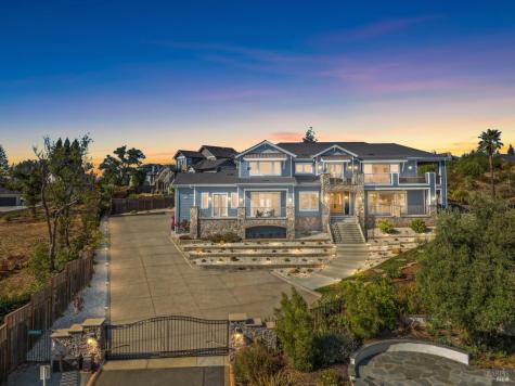 3882 Royal Manor Place Santa Rosa CA 95404