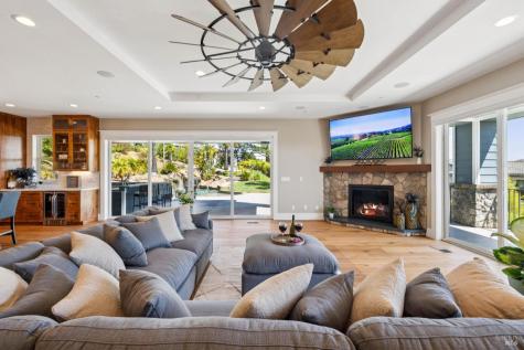 3882 Royal Manor Place Santa Rosa CA 95404