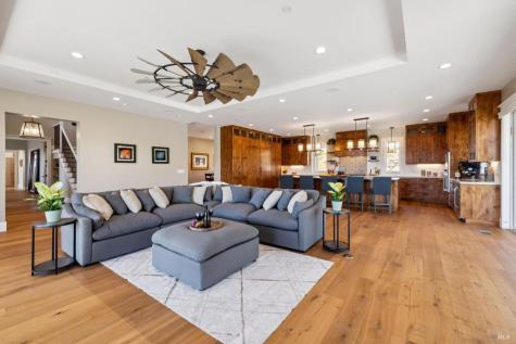 3882 Royal Manor Place Santa Rosa CA 95404