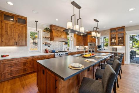 3882 Royal Manor Place Santa Rosa CA 95404