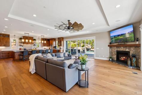 3882 Royal Manor Place Santa Rosa CA 95404