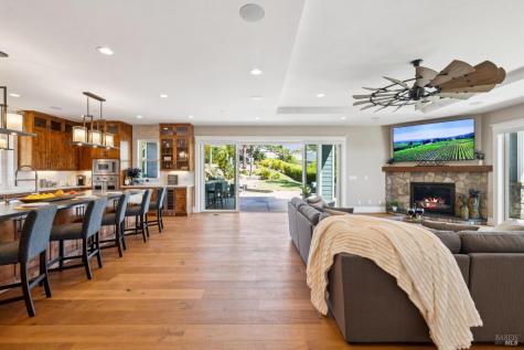 3882 Royal Manor Place Santa Rosa CA 95404