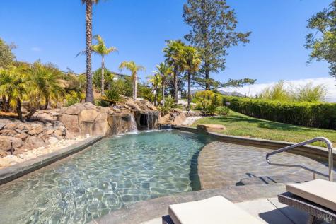 3882 Royal Manor Place Santa Rosa CA 95404