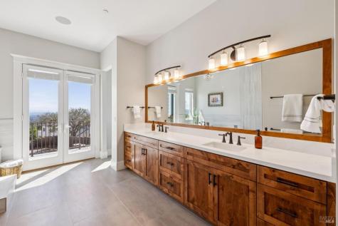 3882 Royal Manor Place Santa Rosa CA 95404