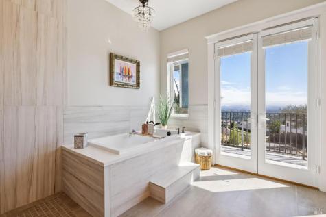 3882 Royal Manor Place Santa Rosa CA 95404