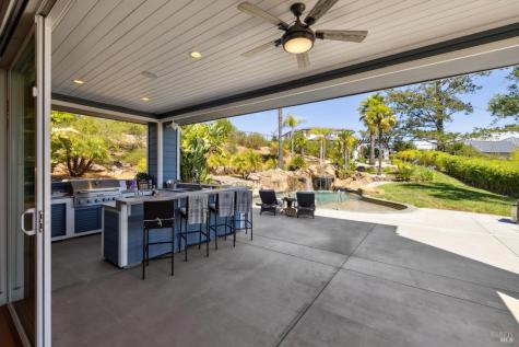 3882 Royal Manor Place Santa Rosa CA 95404