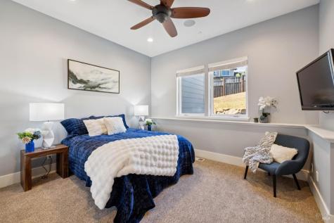 3882 Royal Manor Place Santa Rosa CA 95404