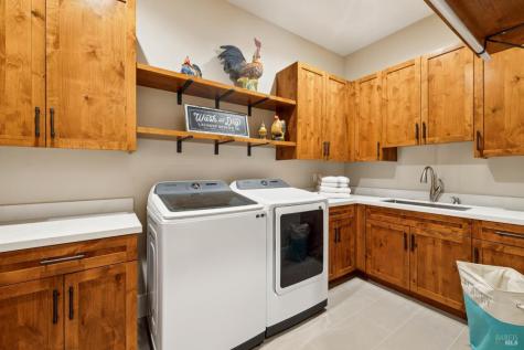 3882 Royal Manor Place Santa Rosa CA 95404