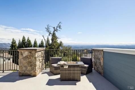 3882 Royal Manor Place Santa Rosa CA 95404
