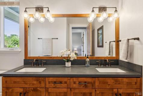 3882 Royal Manor Place Santa Rosa CA 95404