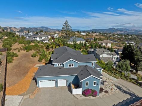 3882 Royal Manor Place Santa Rosa CA 95404