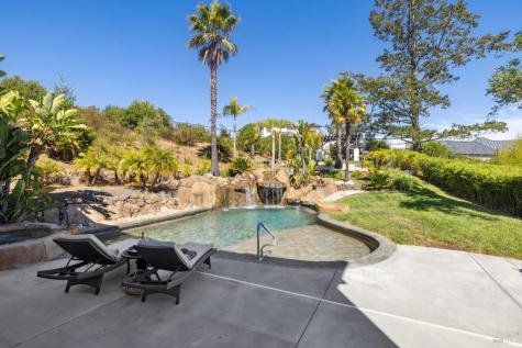 3882 Royal Manor Place Santa Rosa CA 95404