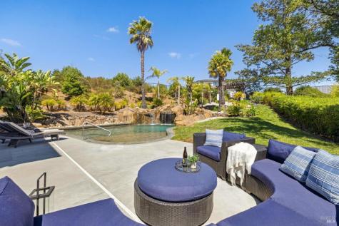 3882 Royal Manor Place Santa Rosa CA 95404