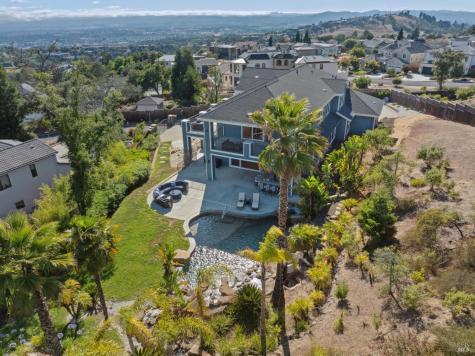 3882 Royal Manor Place Santa Rosa CA 95404