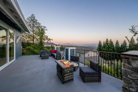 3882 Royal Manor Place Santa Rosa CA 95404
