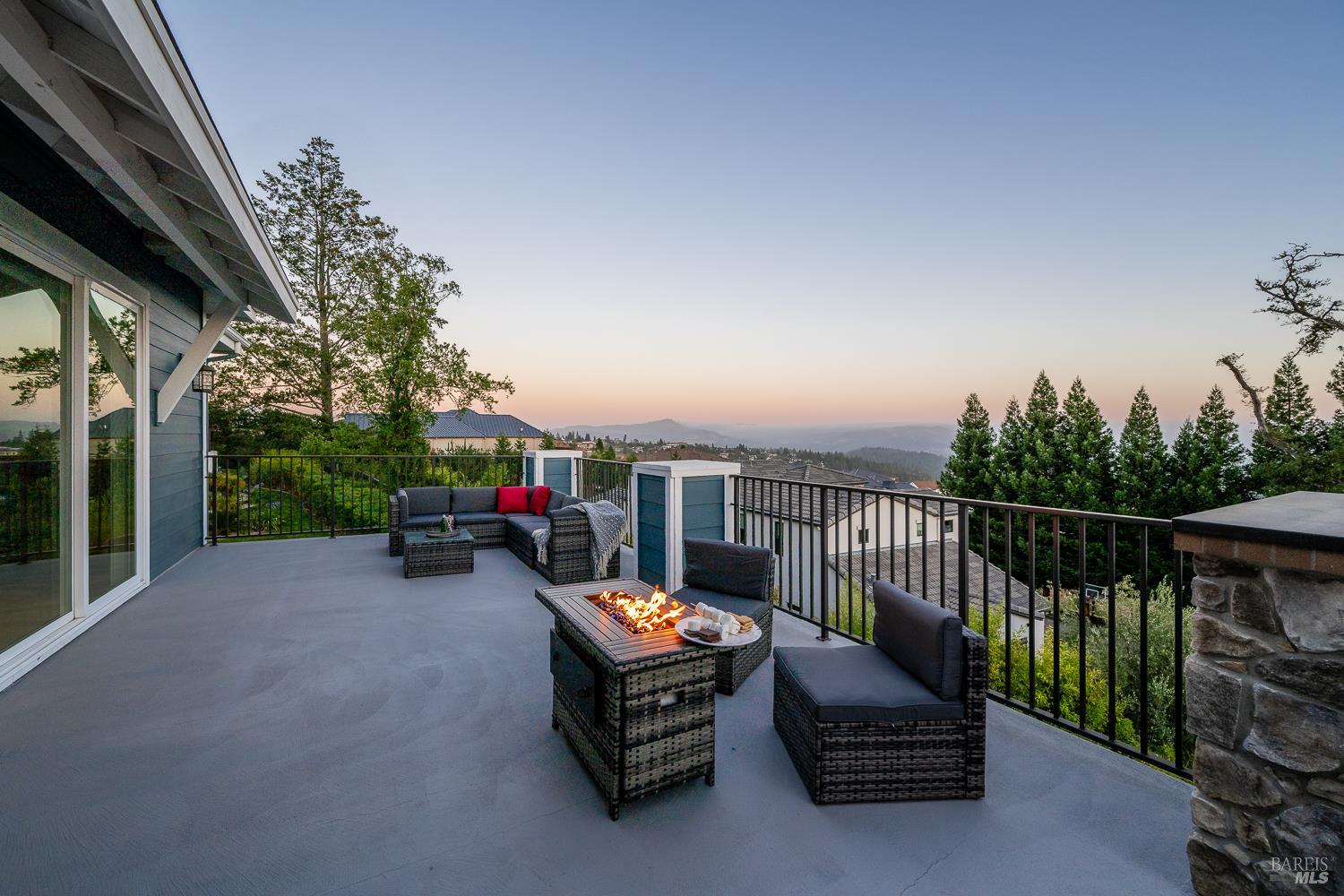 3882 Royal Manor Place Santa Rosa CA 95404