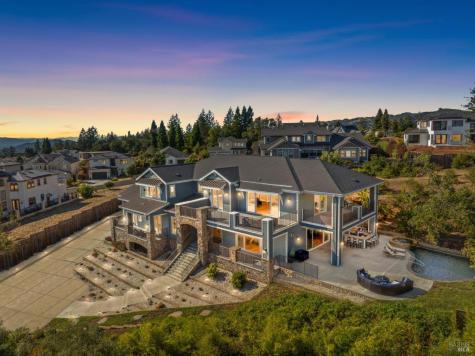 3882 Royal Manor Place Santa Rosa CA 95404