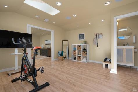 443 Harper Court Windsor CA 95492