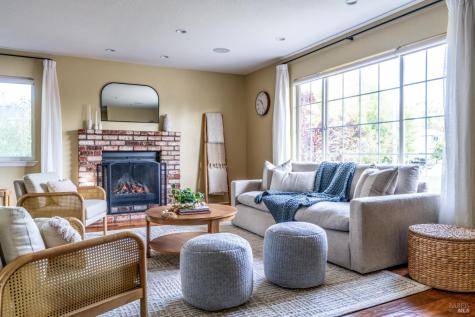 443 Harper Court Windsor CA 95492