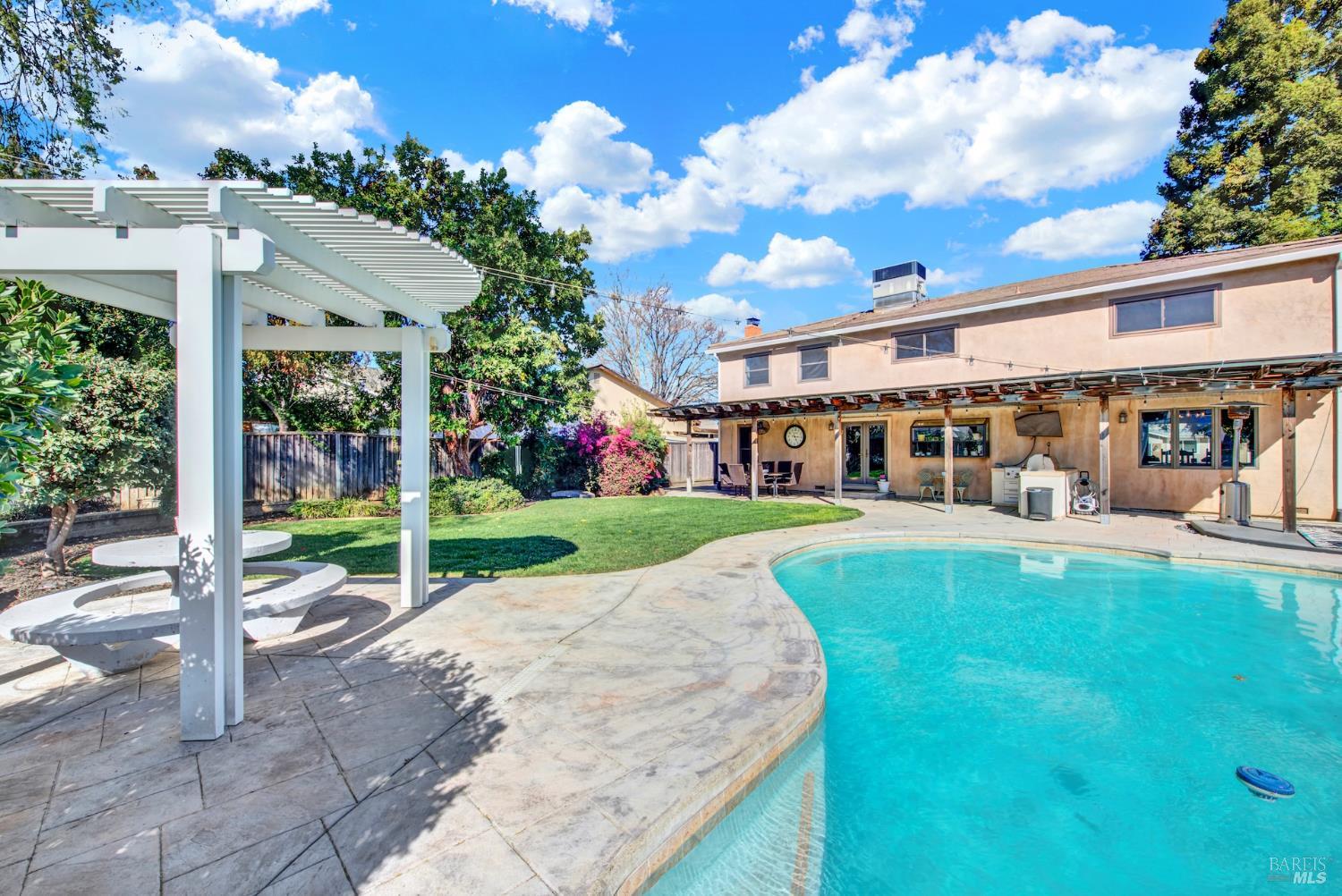 116 Alturas Court Vacaville CA 95688