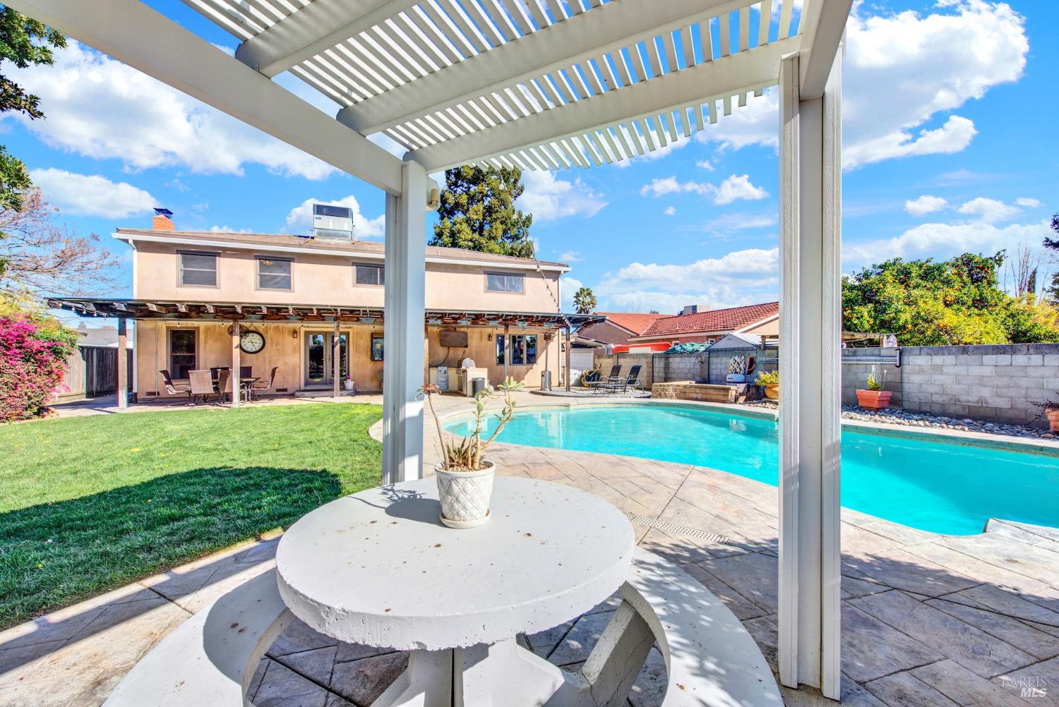 116 Alturas Court Vacaville CA 95688