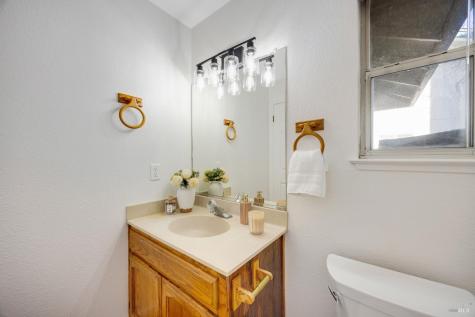 1874 Amy Avenue Santa Rosa CA 95401