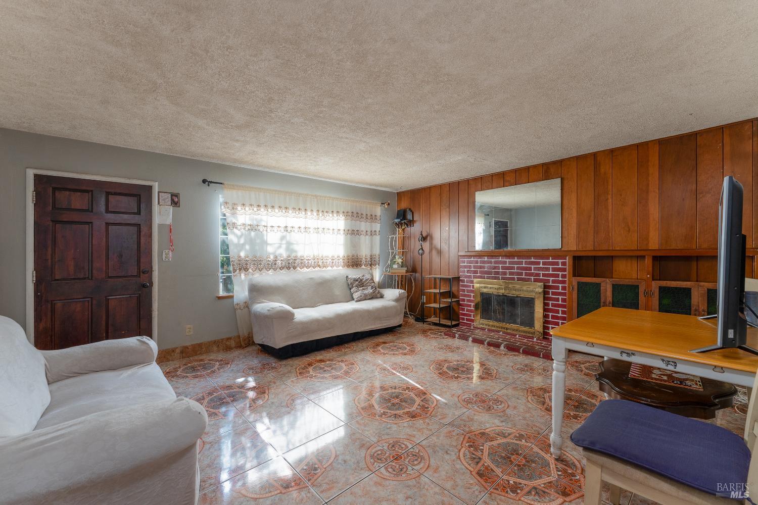1367 Yokayo Drive Ukiah CA 95482