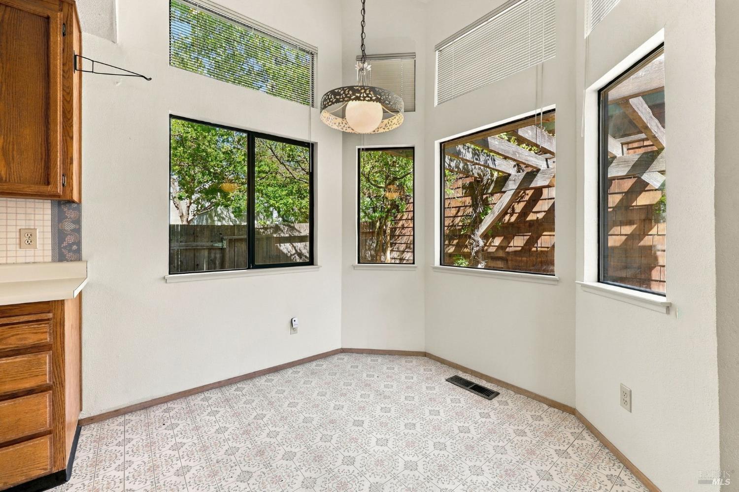 518 March Avenue Healdsburg CA 95448
