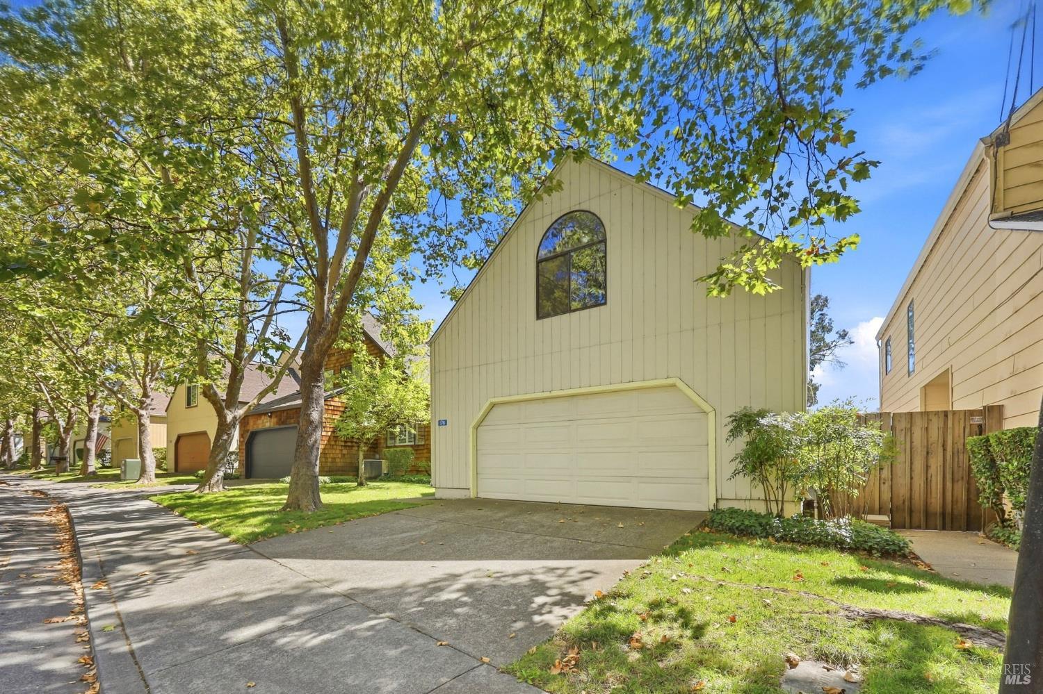 518 March Avenue Healdsburg CA 95448