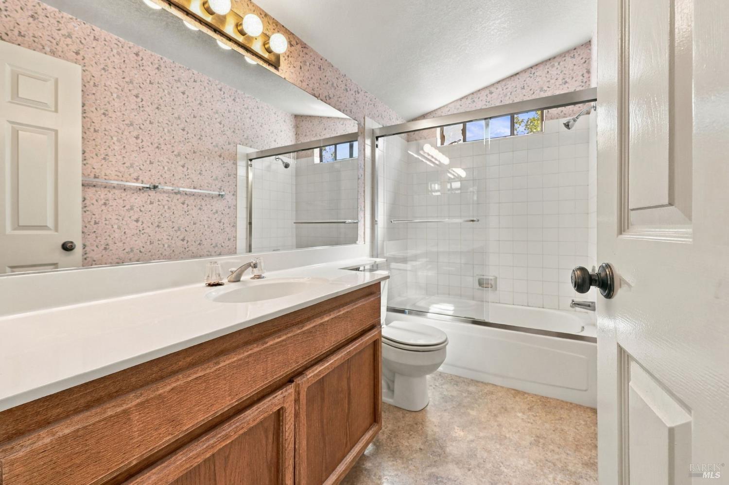 518 March Avenue Healdsburg CA 95448