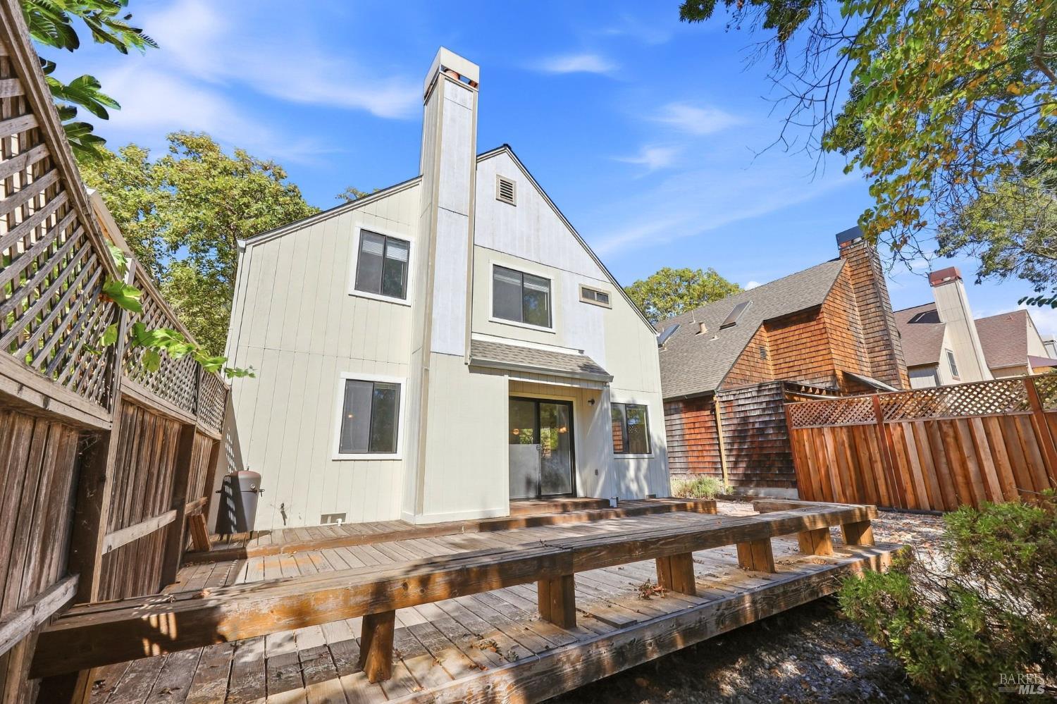 518 March Avenue Healdsburg CA 95448