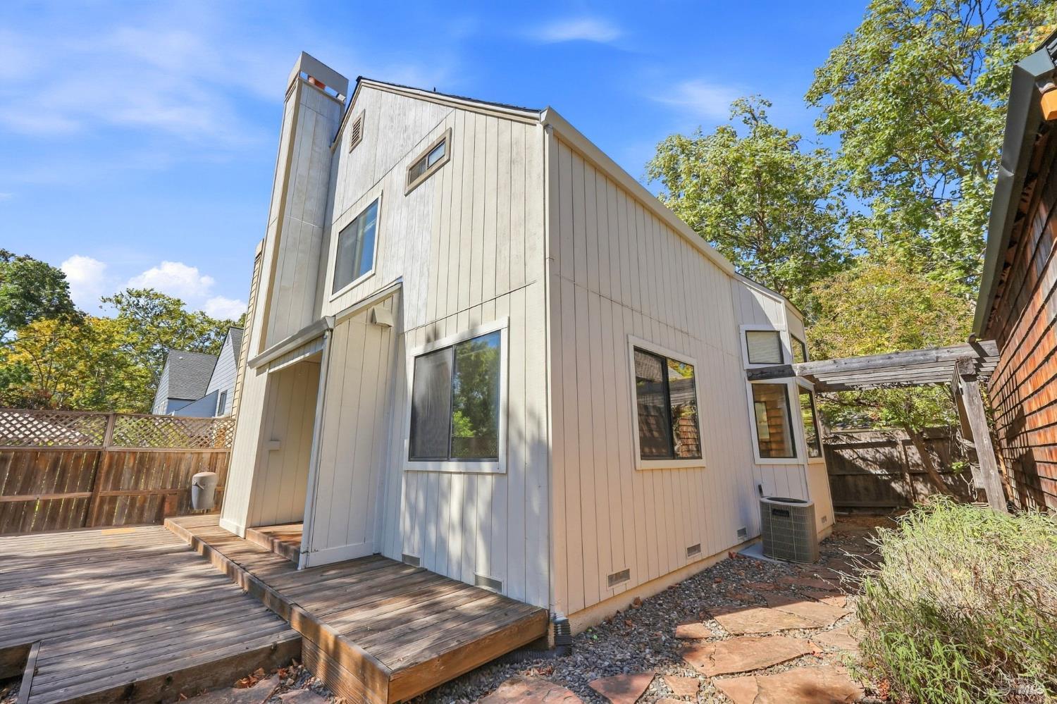 518 March Avenue Healdsburg CA 95448