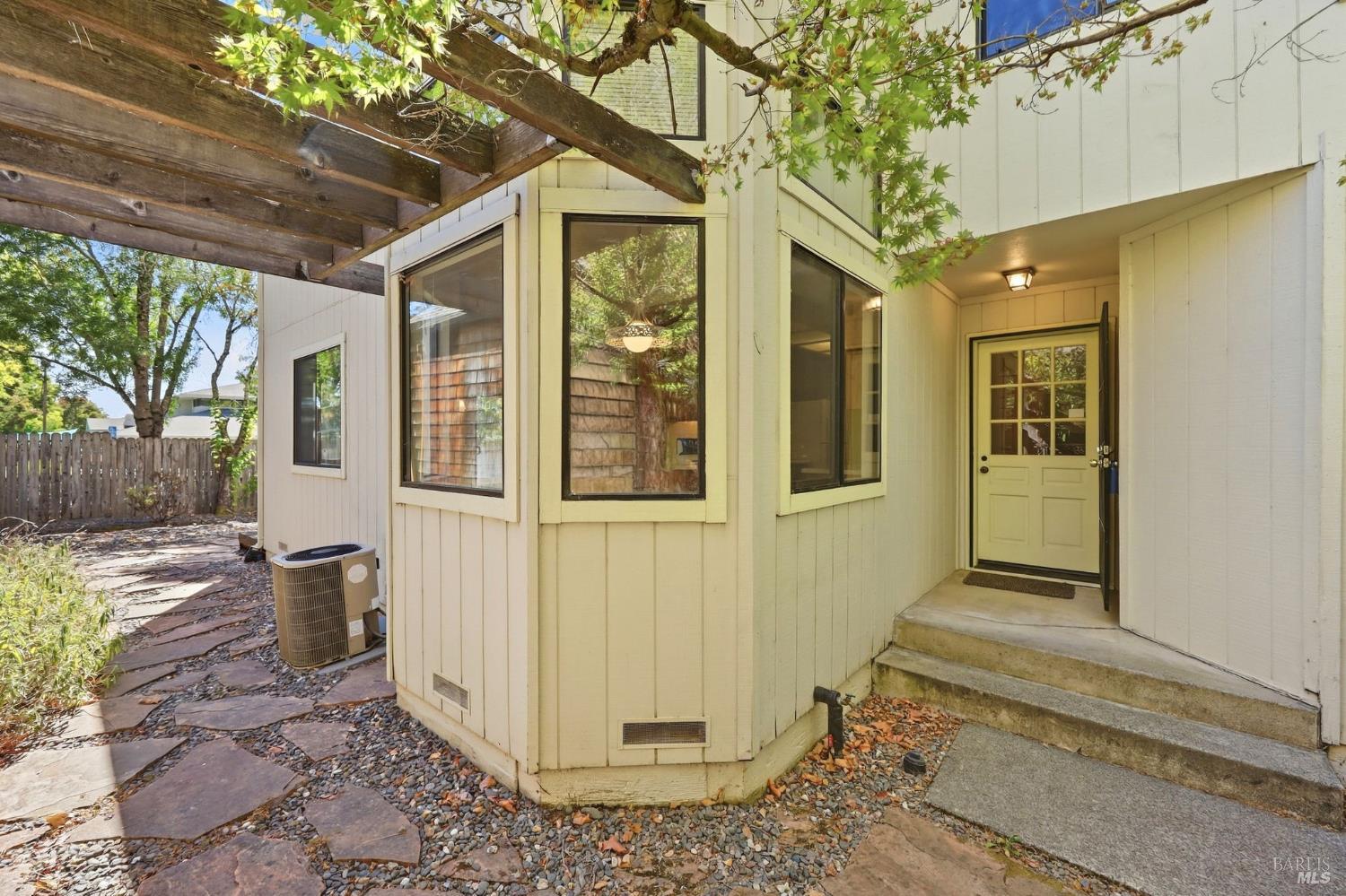 518 March Avenue Healdsburg CA 95448