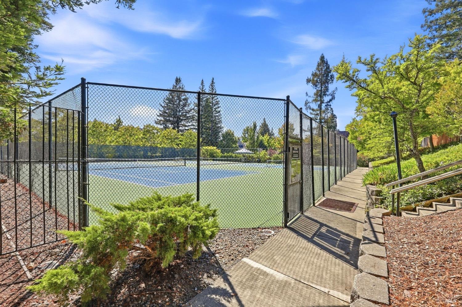 518 March Avenue Healdsburg CA 95448