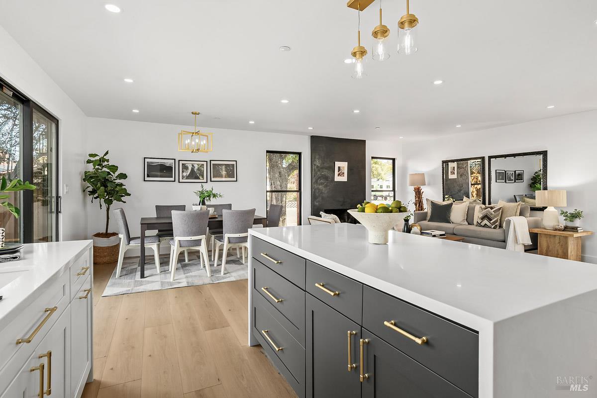 2053 Vista Lane Petaluma CA 94954
