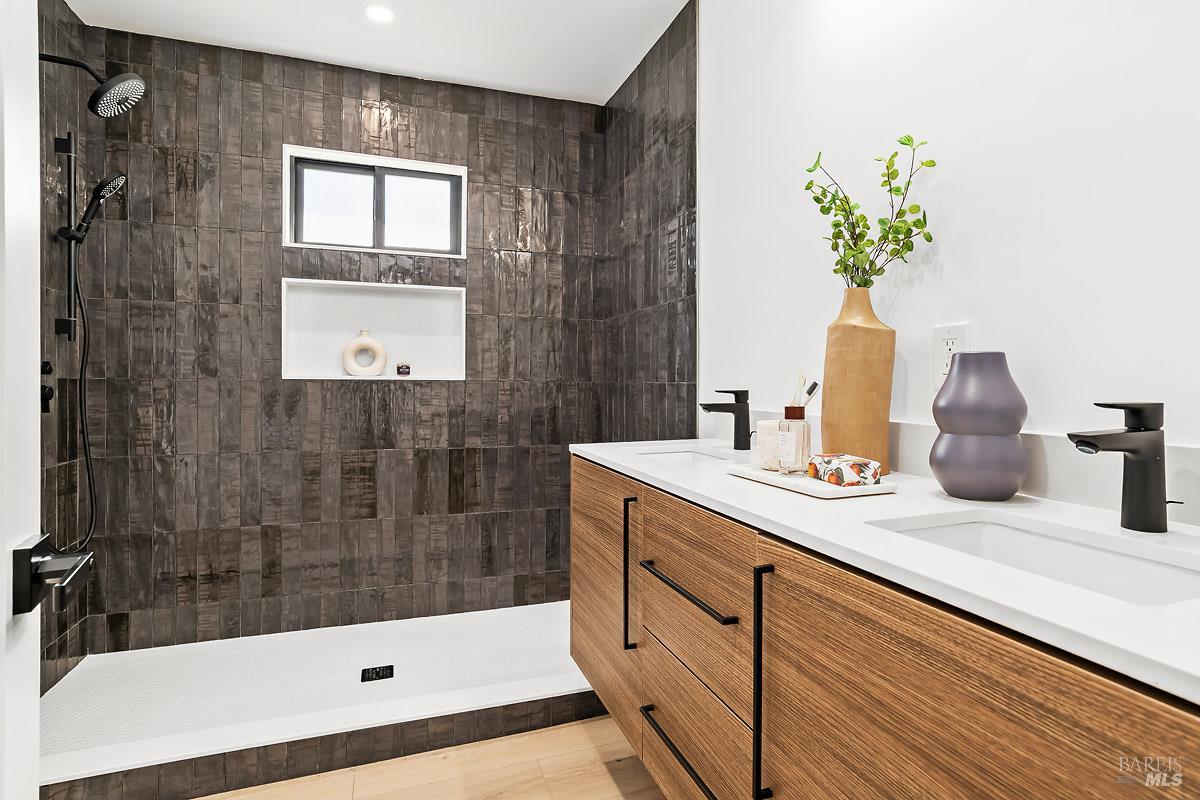2053 Vista Lane Petaluma CA 94954