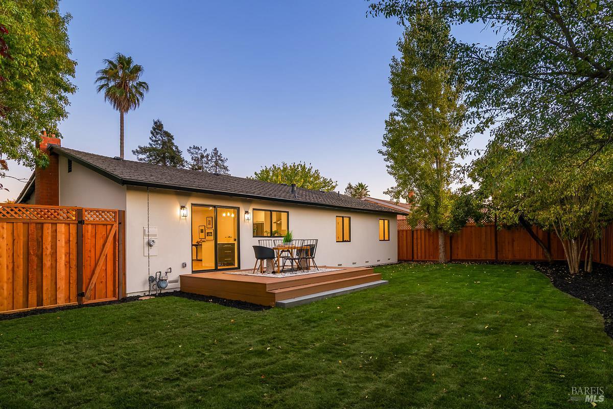 2053 Vista Lane Petaluma CA 94954