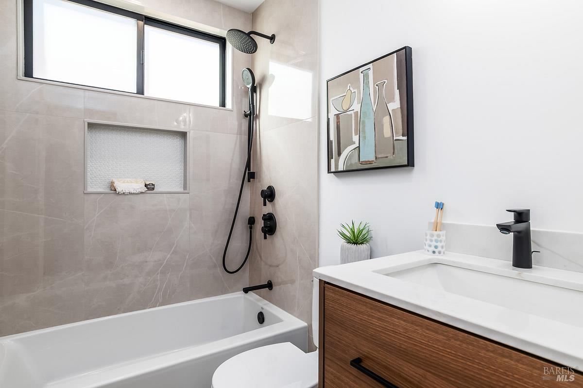 2053 Vista Lane Petaluma CA 94954