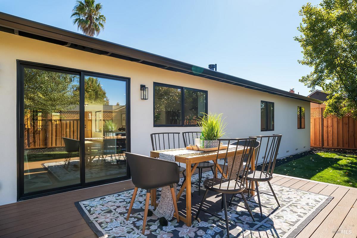 2053 Vista Lane Petaluma CA 94954