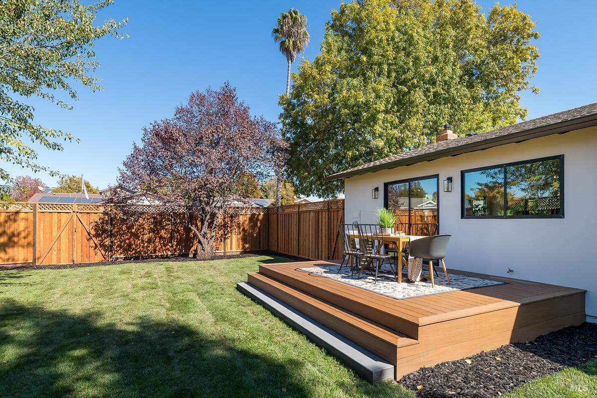 2053 Vista Lane Petaluma CA 94954