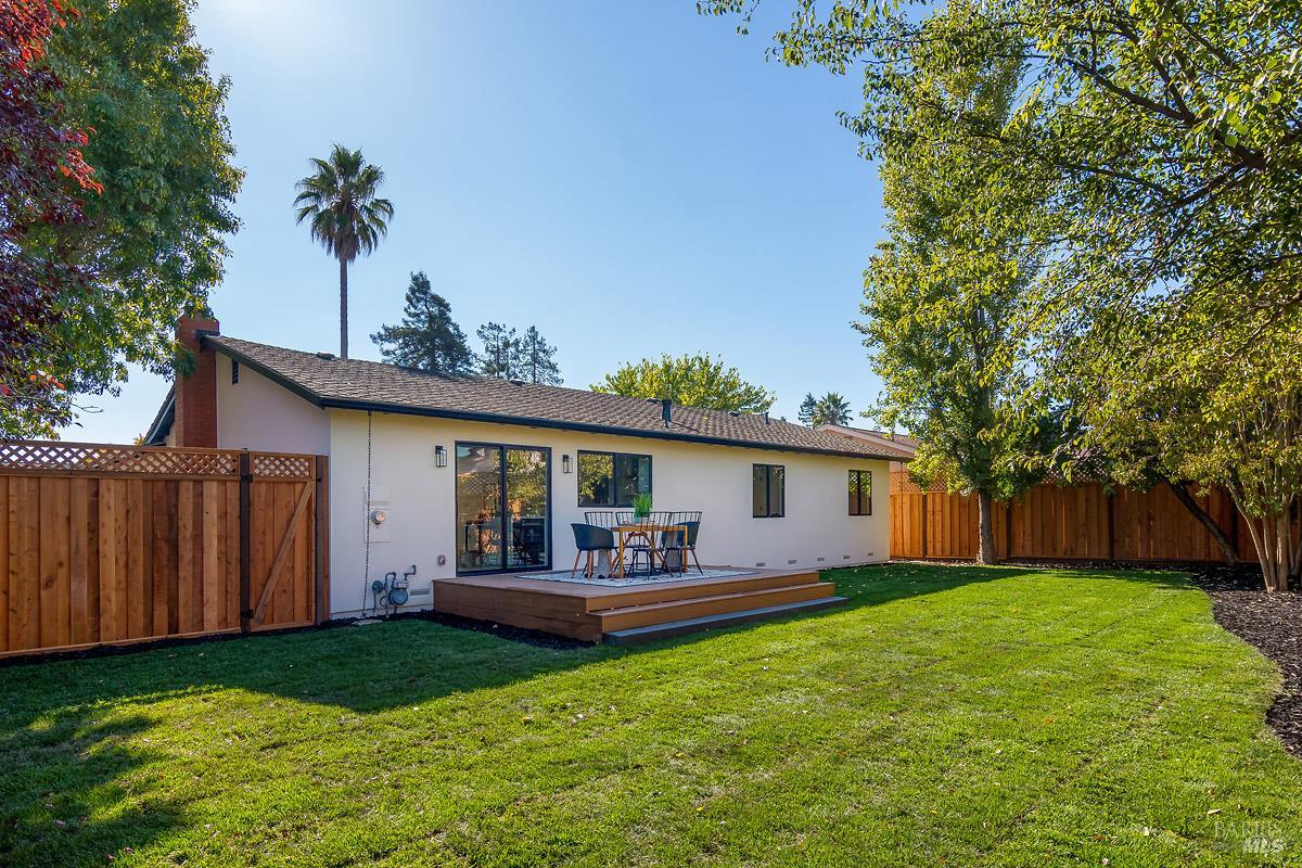 2053 Vista Lane Petaluma CA 94954
