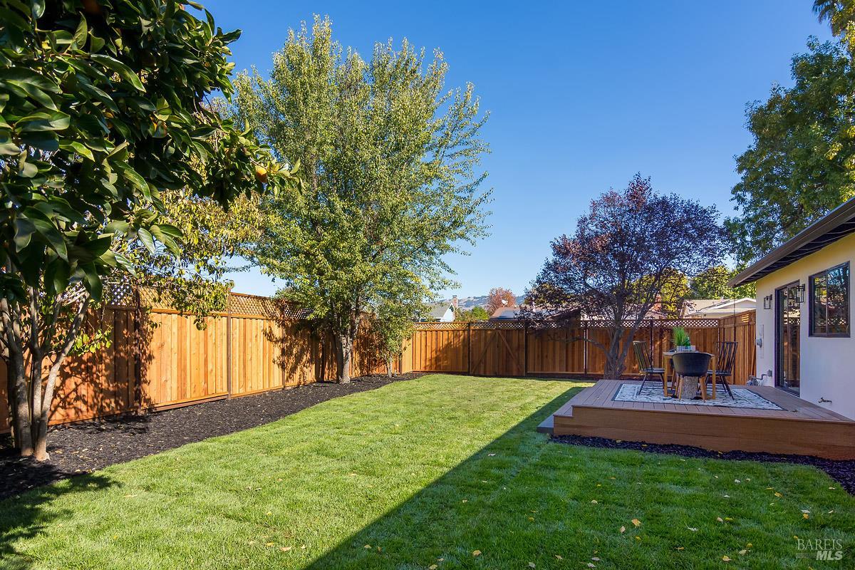 2053 Vista Lane Petaluma CA 94954