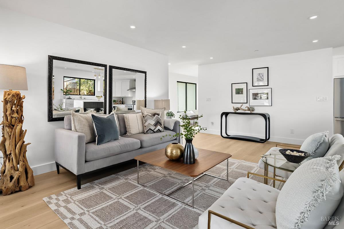 2053 Vista Lane Petaluma CA 94954