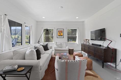 8781 Martinelli Road Forestville CA 95436