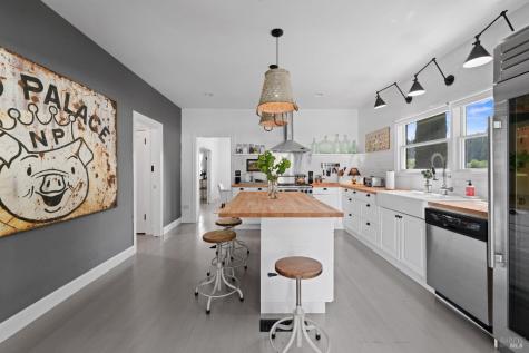 8781 Martinelli Road Forestville CA 95436