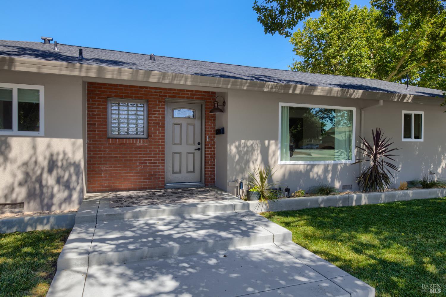 350 N 7th Street Dixon CA 95620