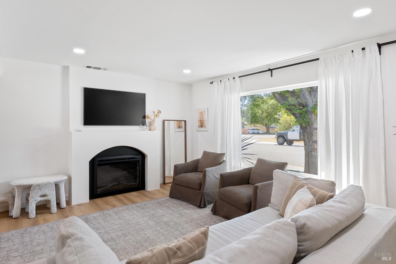 350 N 7th Street Dixon CA 95620